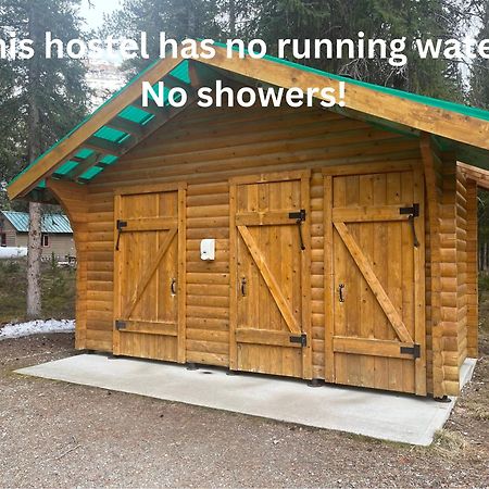 HI Mosquito Creek Hostel Lake Louise Buitenkant foto