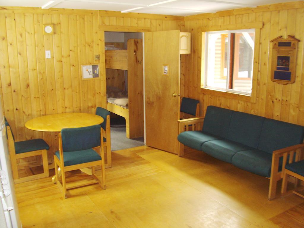 HI Mosquito Creek Hostel Lake Louise Kamer foto