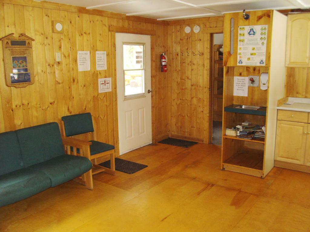 HI Mosquito Creek Hostel Lake Louise Kamer foto