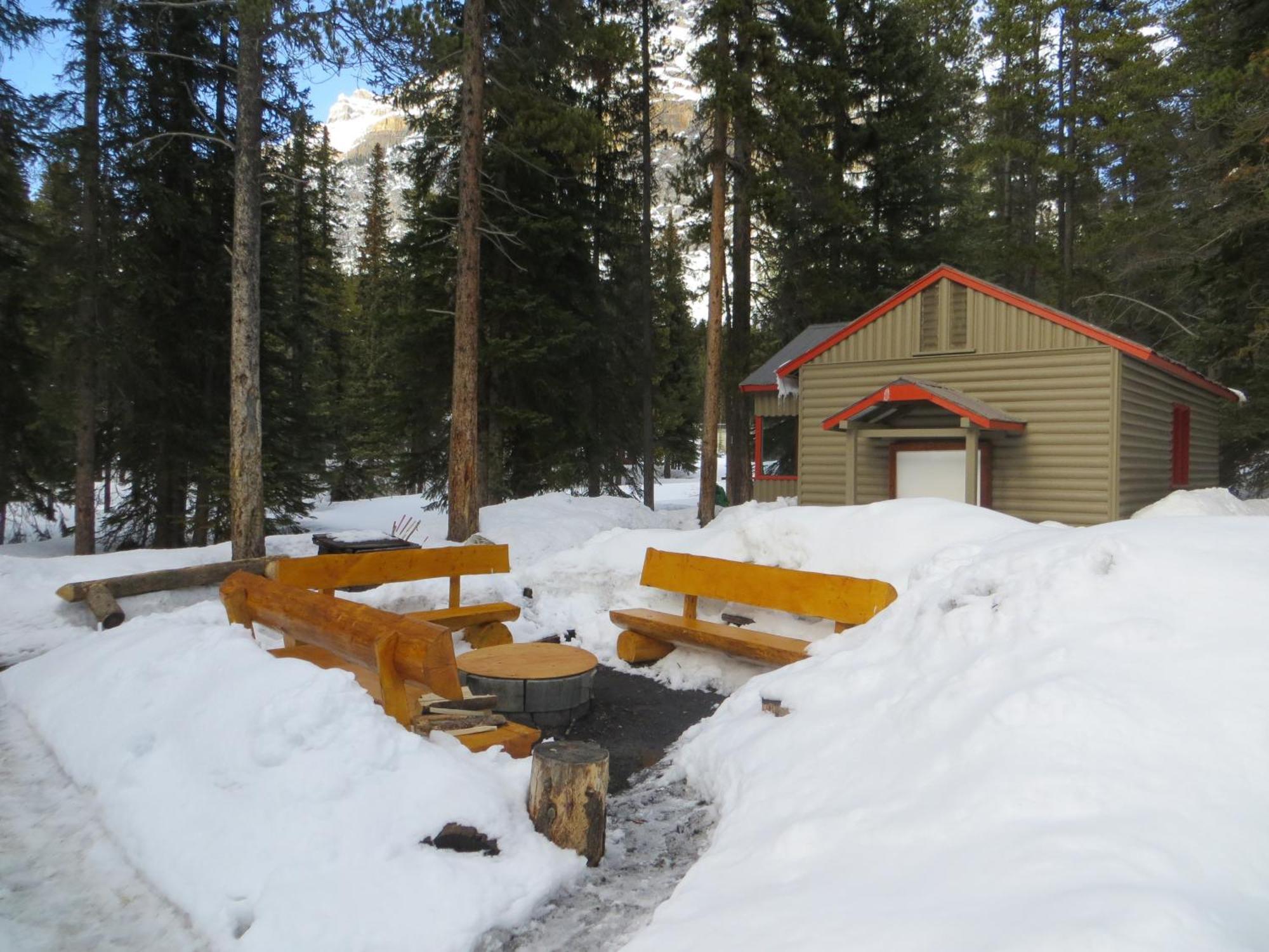 HI Mosquito Creek Hostel Lake Louise Buitenkant foto