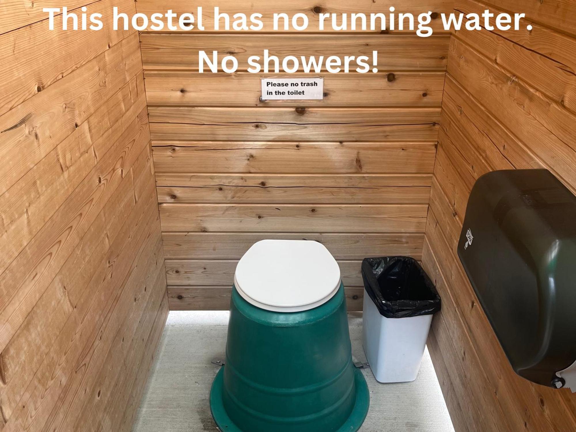 HI Mosquito Creek Hostel Lake Louise Buitenkant foto
