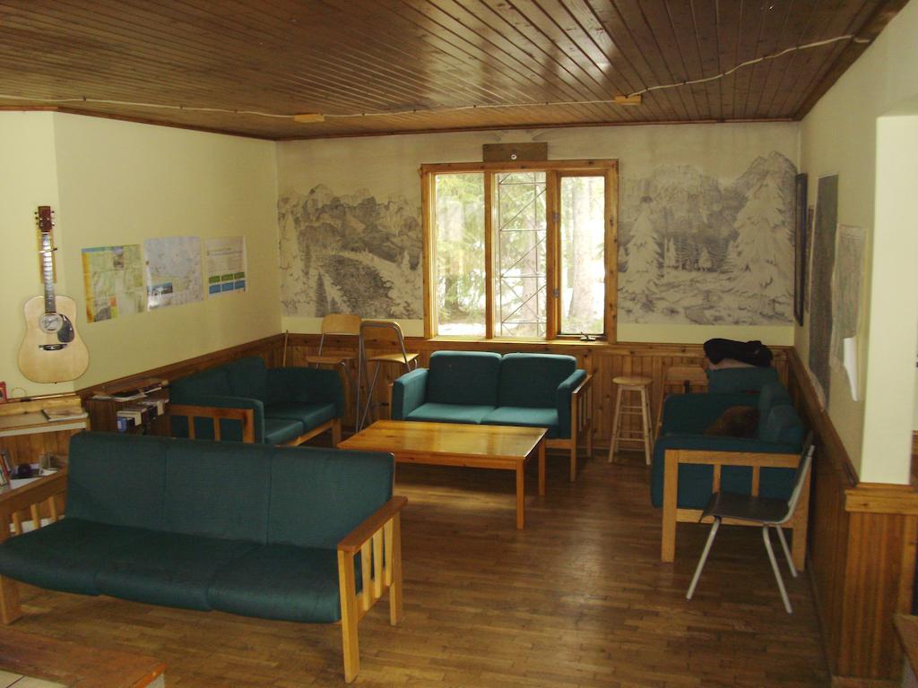 HI Mosquito Creek Hostel Lake Louise Buitenkant foto