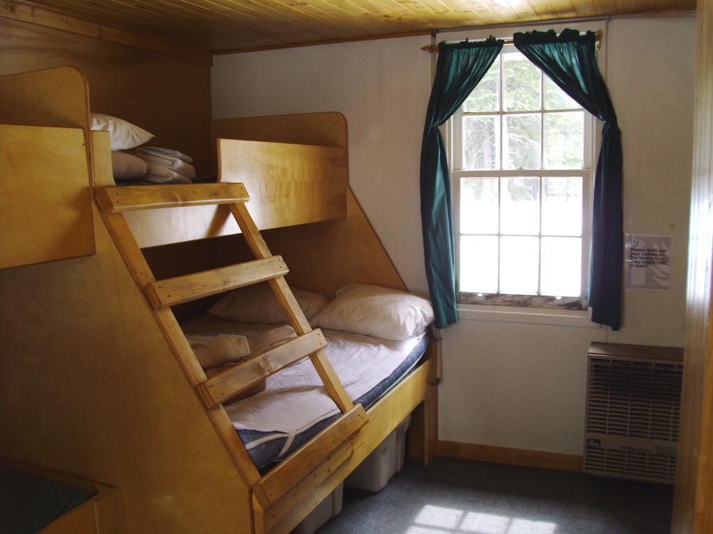 HI Mosquito Creek Hostel Lake Louise Kamer foto